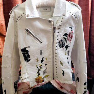 Fashion-forward, figure-flattering Jacket for any Occasion